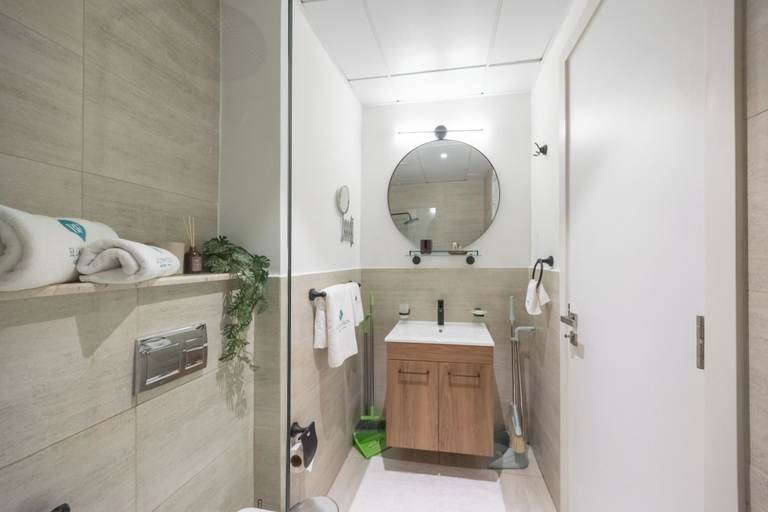 Bathroom, Bloomfields Elegant STU in Oasis Masdar, Abu Dhabi City