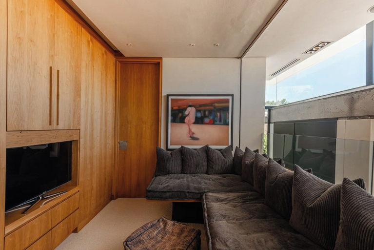Living area, Villa Mwanzoleo, City of Cape Town