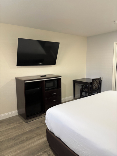 Room 3, HOTEL MAYA, Los Angeles