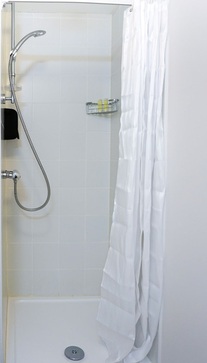 Bathroom 3, Grangegorman House, Dublin