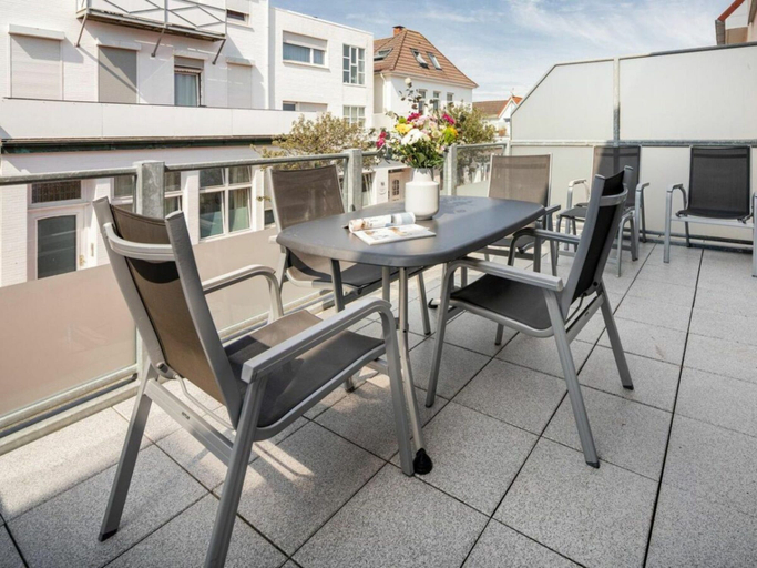 Outdoor dining 1, Holiday Apartment in Norderney With Wi-fi, Aurich