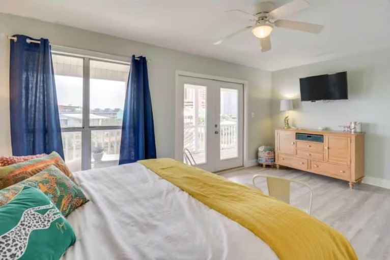 Room 4, The Jungle House in Gulf Shores, Baldwin