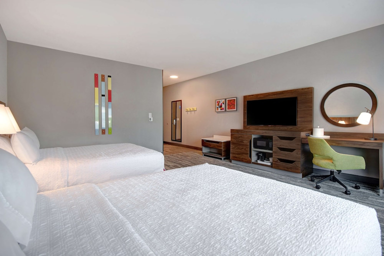 Bedroom 3, Hampton Inn & Suites Ontario Rancho Cucamonga, San Bernardino
