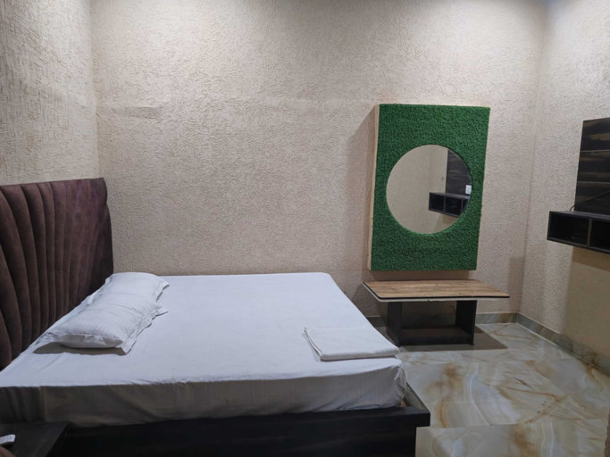 Room 4, Dream In, Mathura