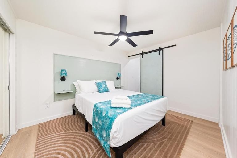 Room 2, Big Island Kahaluu Surf Boutique #2 2 Bedroom Apts, Hawaii