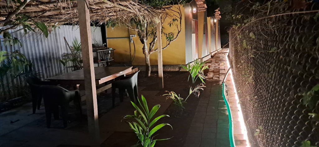 Outdoor dining 3, Friends & Family Stay 1 BHK 2 Bed 4 pax, North Goa