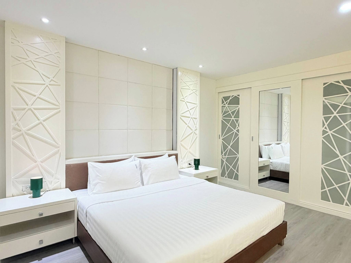 Room 4, TC Contel at Charan Phrom Phong - Ginger, Wattana