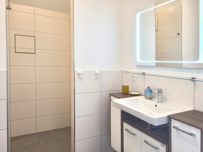 Bathroom 2, Heiligenhafenbude 2, Ostholstein