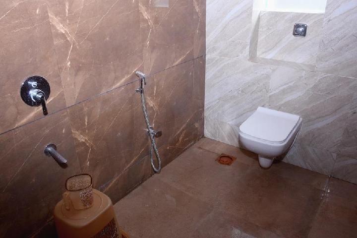 Bathroom 5, Hotel Aga Beg, Mumbai City