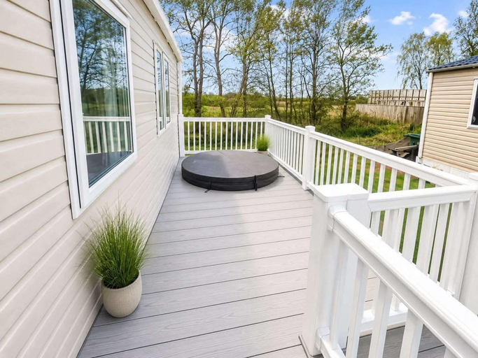 Terrace/patio, Cabin Sleeps 6 With Hot Tub, Lincolnshire