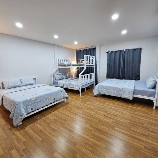 Room 4, Cha-Am Permsook, Cha-Am