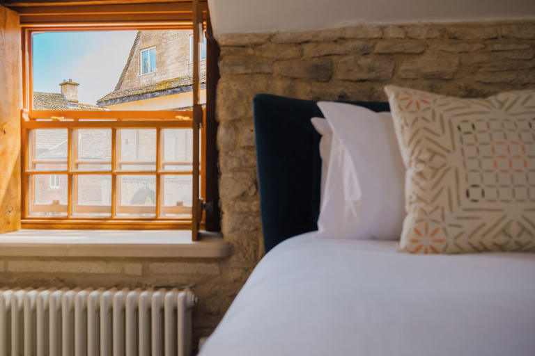 Room 1, Beautiful 4BD Cottage in Minchinhampton, Gloucestershire