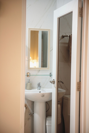 Bathroom 5, 1BR Stylish Seaview Apartment Near The Beach With Wifi, San Fernando City