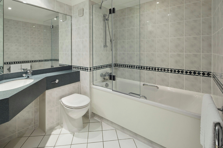 Bathroom 4, Cardiff Marriott Hotel, Cardiff