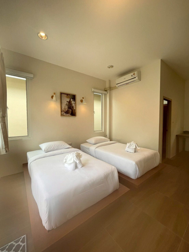 Room 2, Hills & Hush Khao Sok Eco Resort, Phanom