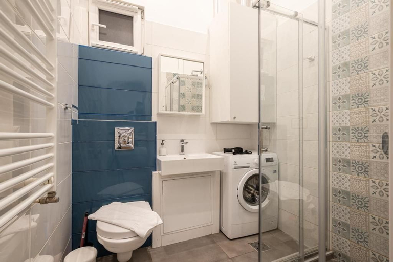 Bathroom, Síp 6 - Apartments by BQA, Budapesti