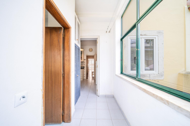 Bathroom 1, Spacious 2 bedroom Apt with large living room Lisbon, Lisbon