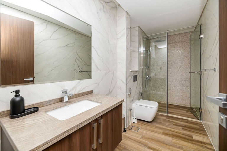Bathroom 4, Unlock J One, Dubai