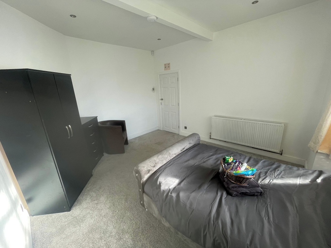 Room 4, Cozy Cannock Retreat - 3 Bedroom 2 Bathroom, Staffordshire