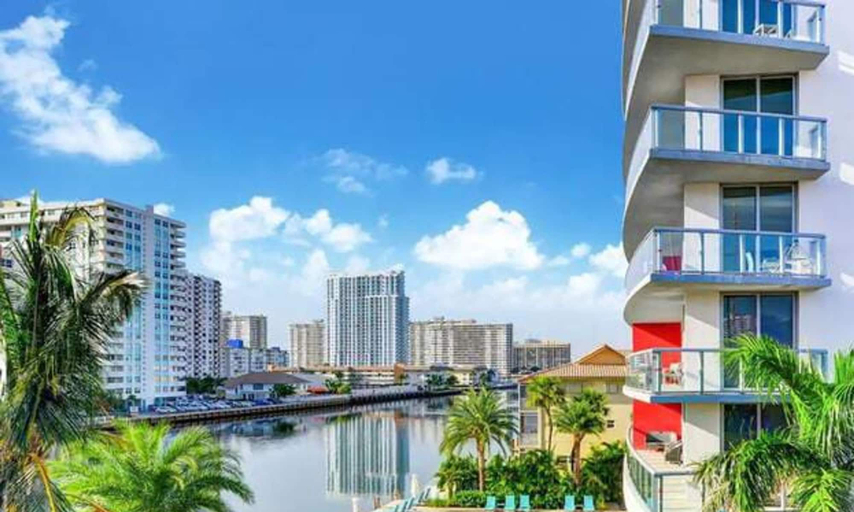 Room 4, Studio Miami Views - Amenities, Broward