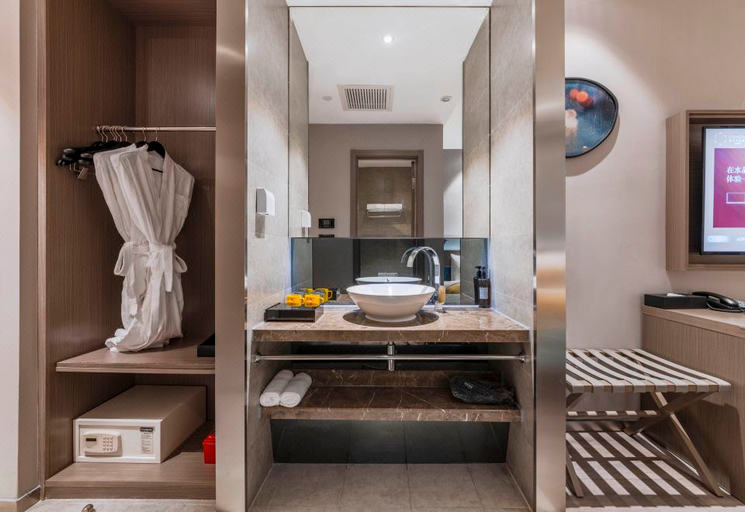 Bathroom 4, Crystal Orange Shenzhen Bao'an Airport Bihai Bay Hotel, Shenzhen