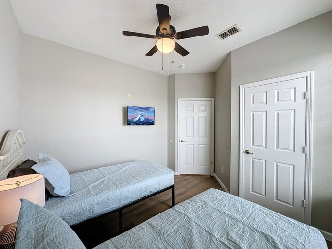Room 3, Three Bed Third Floor Condo Near Disney 3 Bedroom Condo, Osceola