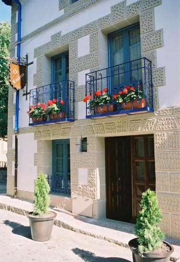 Exterior detail, LAS NIEVES DE MIRAFLORES DE LA SIERRA, Madrid