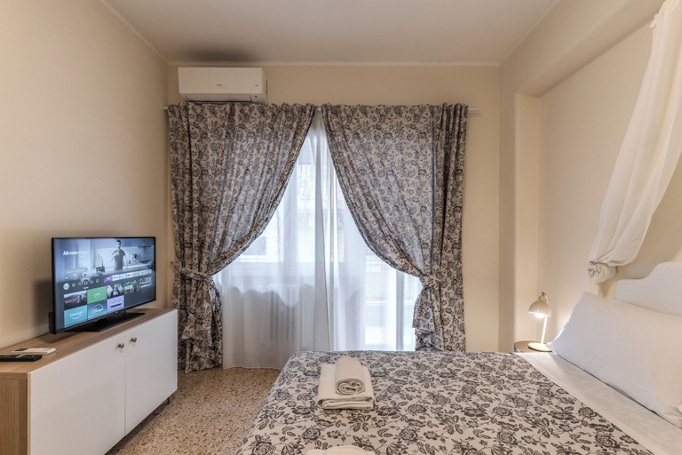 Room 4, Casa Nostra Vaticano, Rome