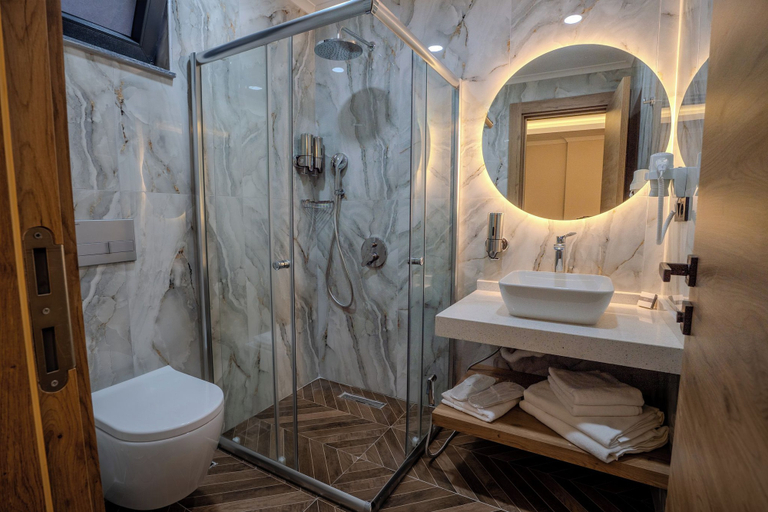 Bathroom 4, Zaya Residence, Arsin