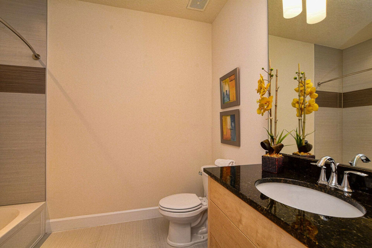 Bathroom 2, 3BR Townhouse Near Disney Private Pool, Lake