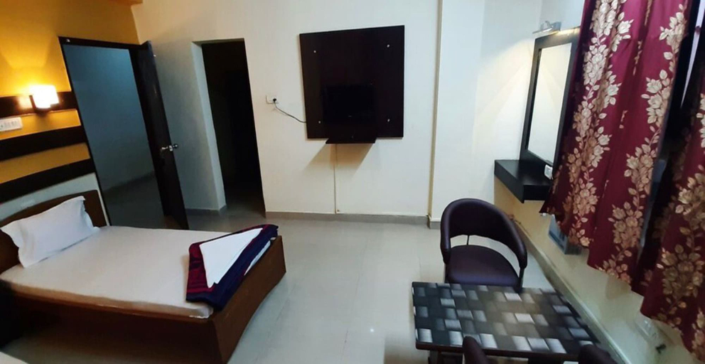 Room 2, Thavika Spiritual Vaatika Inn - Bodh Gaya, Gaya