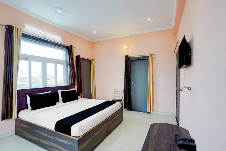 Room 5, Collection O IIT BHU Susu Wahi Varanasi, Varanasi