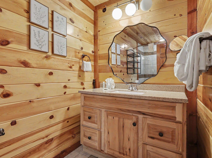 Room 3, Sleeps 28 Private Pool Hot Tub Game Room, Sevier