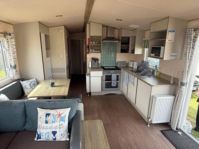 Private kitchen, Static Caravan Sleeps 6 Close to Amenities, Essex