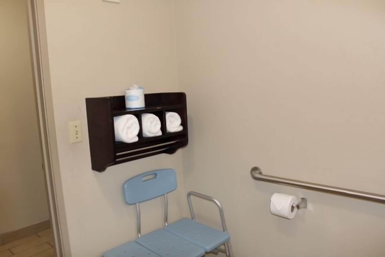 Bathroom 5, Ullah Lodging, Nueces
