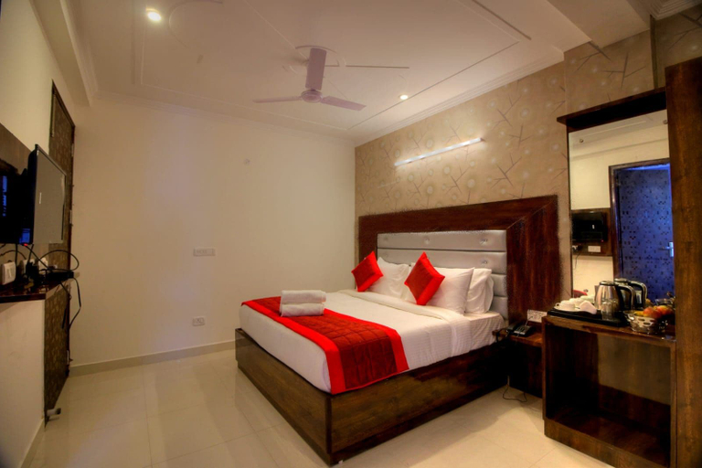 Room 5, HOTEL KAVYA INN, Delhi