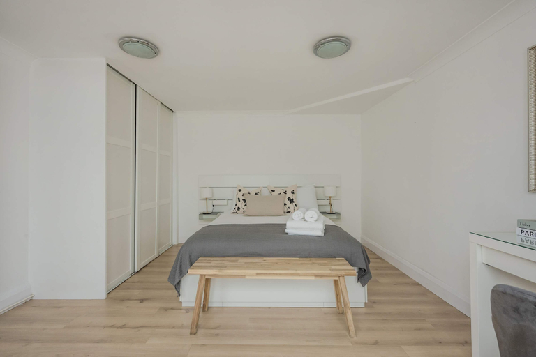 Room 3, 2-bed Flat Near Regent's Park - Patio - Sleeps 6, London