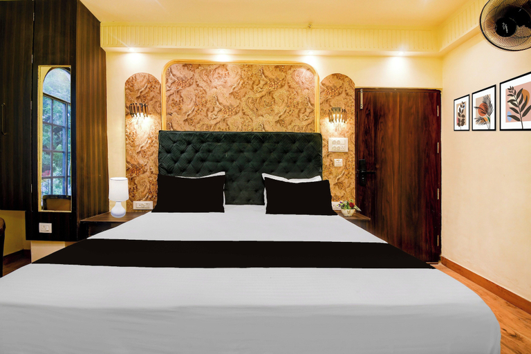 Room 4, Super OYO Townhouse Varanasi Railway, Varanasi