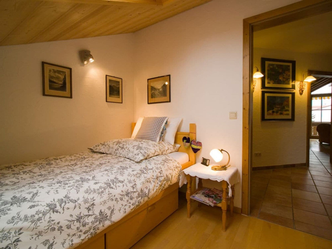 Room 3, 3 - Ellen Raith, Ostallgäu