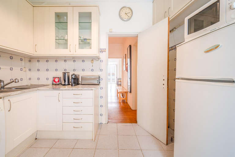 Others 4, Spacious 2 bedroom Apt with large living room Lisbon, Lisbon