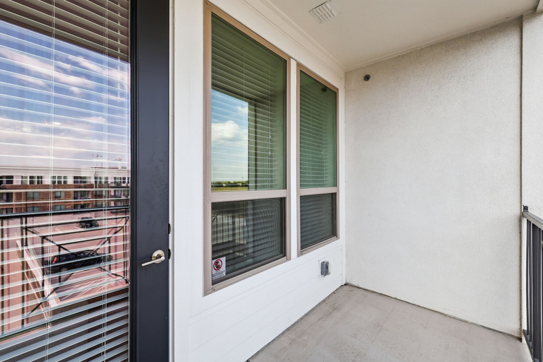 Exterior detail 2, Stylish 2BR near PGA & Universal Studios, Collin