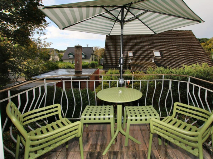 Outdoor dining, Luttmarsch 13, Holiday Apartment 10, Nordfriesland