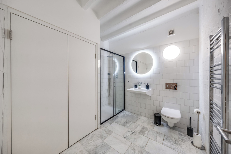 Bathroom 4, Luxe Penthouse with Balcony & Parking, London