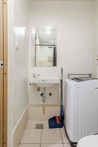 Bathroom 2, Serene 2Br Apartment in Parañaque With Shared Pool, Parañaque