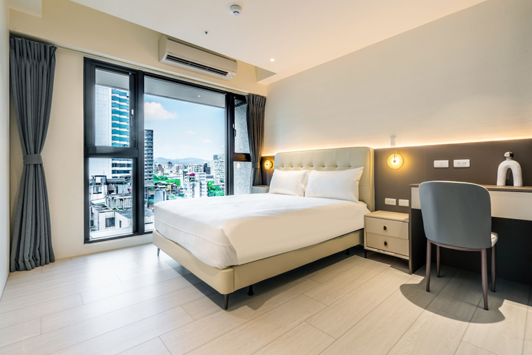 Room 2, 2 bedrooms 2 bathrooms with a bathtub, Taipei City