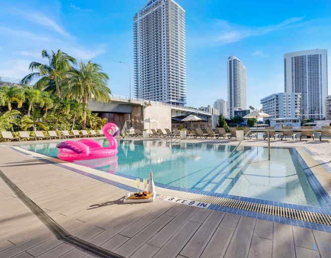 Room 5, Studio Miami Views - Amenities, Broward
