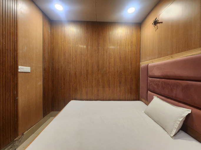 Room 4, Oly Hotel Yes Sir, Delhi