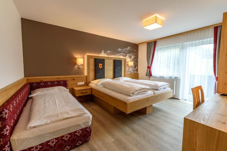 Bedroom 3, Hotel Taferne, Liezen