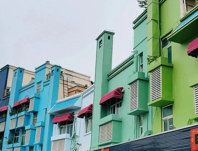 Exterior & Views