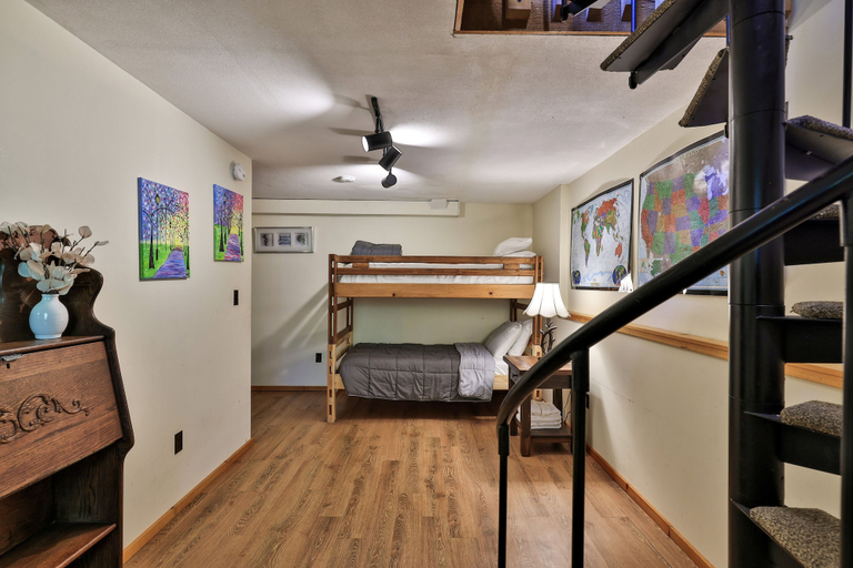 Room 3, Bob's Sled Lodge 2 Bedroom Home, Rutland